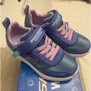 Girls Size 12 1/2 Sketchers.